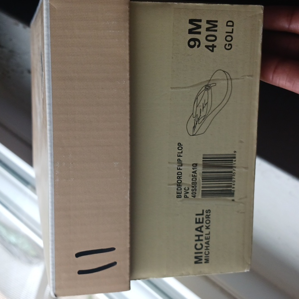 Michael Kors Flip Flop - Picture 4 of 5